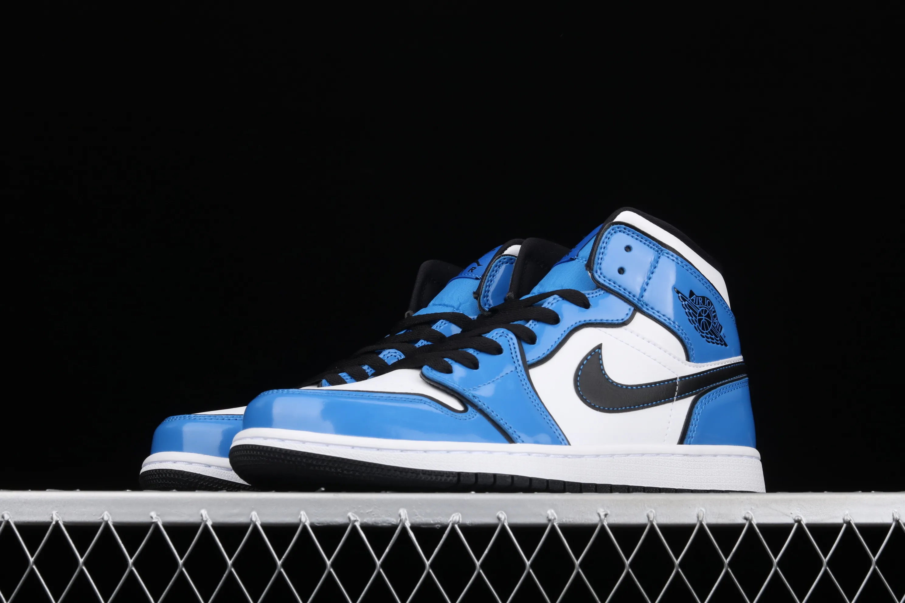 All categories Air Jordan Jordan series basketball shoes Air Jordan 1 Mid G version pure original Air Jordan 1 Mid AJ1 Joe 1 patent leather white and blue two-dimensional small lightning Chinese basketball shoes DD6834-402